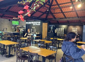 ecuador/galapagos-islands/bar/golden-prague-pub