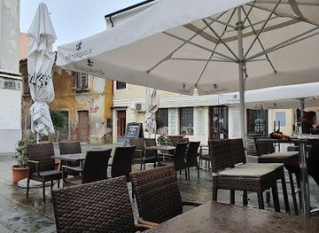 slovenia/izola/bar/manzioli-wine-bar