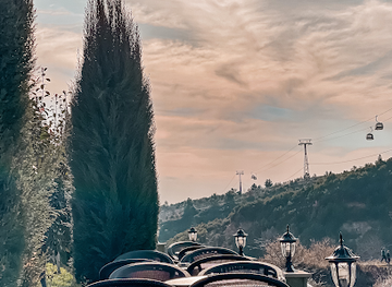 albania/has/bar/green-hill-bar