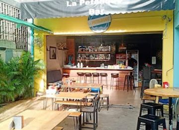 cambodia/phnom-penh/toul-tom-poung/bar/la-petanque-bar-kitchen