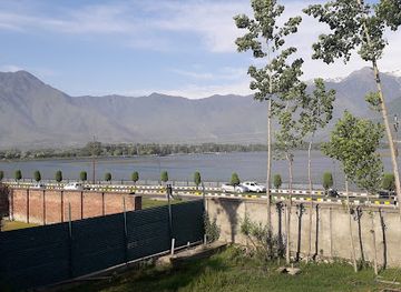 india/kashmir-great-lakes/bar/cafe-same-place