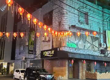 indonesia/riau-islands/bar/kampung-bule