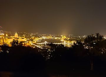 hungary/budapest/gellert-hill/bar/raketa-pavilon