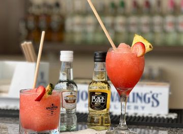 the-bahamas/harbour-island/bar/over-the-hill-bar-and-grill