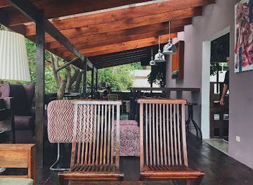 honduras/central-highlands/bar/la-esquina