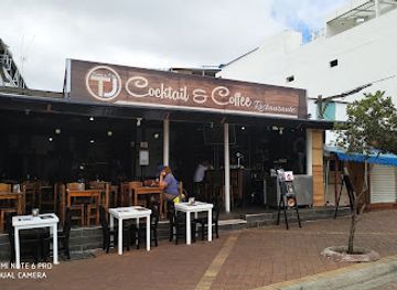 ecuador/galapagos-islands/bar/tj