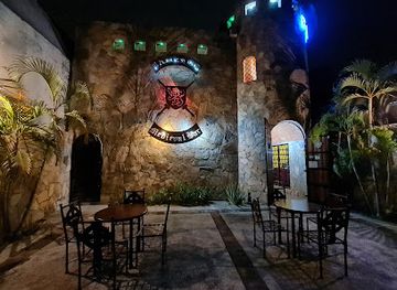 mexico/huatulco/bar/camelot-medieval-bar