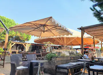 Charlie's Bar