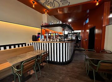 belgium/brussels/ixelles/bar/vertical