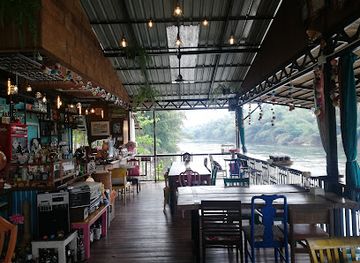 thailand/kanchanaburi/sai-yok/bar/baantangrimkwae