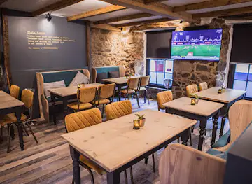 CORNERSTONE Social House