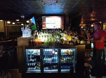 michigan/west-michigan/bar/the-holiday-bar