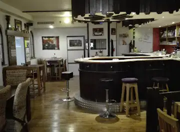 Canadian's Pub, Peter Mayer