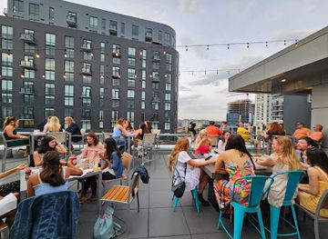 tennessee/nashville/the-gulch/bar/up-rooftop-table-tavern