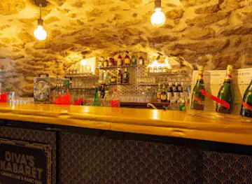 Bar à Cocktails / Beef Cave