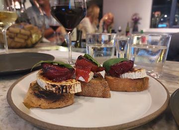 israel/samaria/bar/little-wine-bar