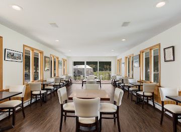 vermont/emerald-lake-state-park/bar/clove-maple-restaurant-bar