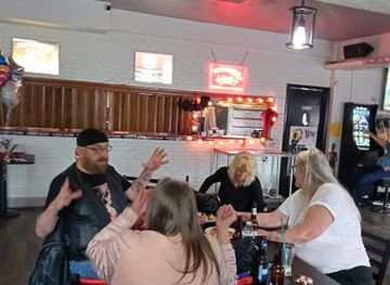 pennsylvania/presque-isle-state-park/bar/mc-s-bar-grill