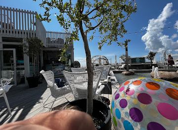 estonia/parnu-beach/bar/oaas-rannabaar