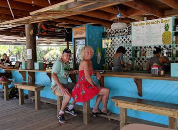 honduras/utila/bar/bando-beach