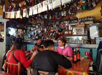 chile/valparaiso/barrio-puerto/bar/bar-liberty