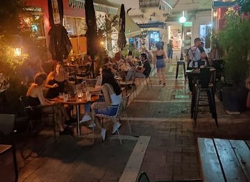 greece/attica/bar/this-is-mollys-bar