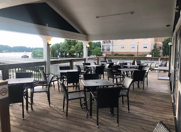 indiana/the-lakes-region/bar/boathouse-kitchen-swan-dive
