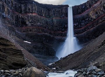iceland/hengifoss-waterfall/bar/hengifoss-carpark