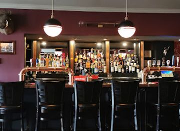 canada/halifax/quinpool-road/bar/quinn-s-arms