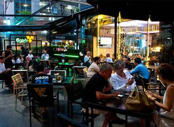 thailand/western-thailand/bar/dee-lounge-and-beer-garden
