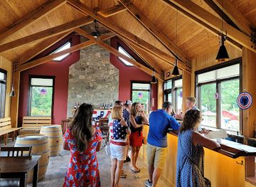 maryland/catoctin-mountain-park/bar/catoctin-breeze-vineyard