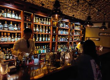 vietnam/central-highlands/bar/telephone-bar