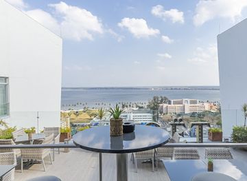 mozambique/makonde-plateau/bar/melia-maputo-sky