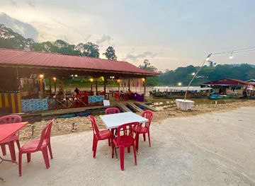 malaysia/taman-negara-national-park/bar/de-ghilir-floating-restaurant-taman-negara