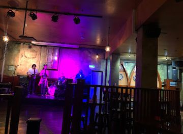 bahrain/muharraq/bar/fiddlers-green-irish-pub