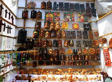 guatemala/chichicastenango-market/bar/moreria-santo-tomas-fabrica-de-mascaras