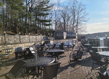Lakeview Restaurant & Bar