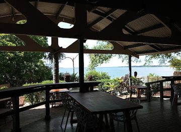 vanuatu/lakatoro/bar/smugglers-seafood-restaurant-bar