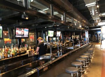 canada/toronto/yorkville/bar/the-pilot