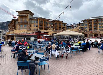 utah/park-city/canyons-village/bar/umbrella-bar