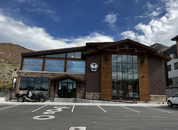 utah/snowbird-ski-resort/bar/eight-settlers-restaurant-distillery