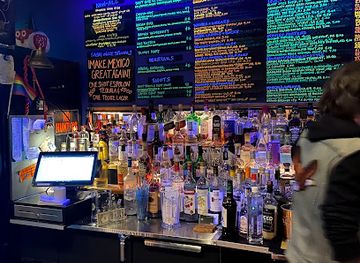 rhode-island/east-bay/bar/grad-center-bar