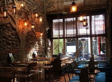 greece/thessaly/bar/the-love-shake