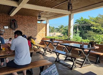 madagascar/analanjirofo/bar/la-taverne-des-pirates