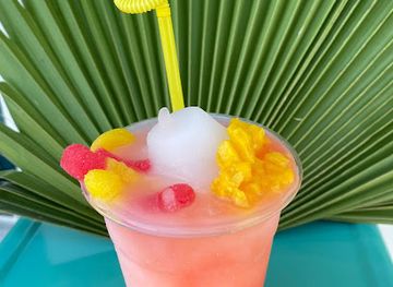 turks-and-caicos-islands/grace-bay-beach/bar/the-island-s-lush