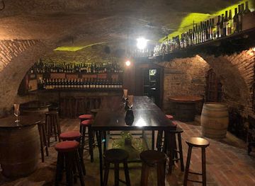 Dvorni Bar