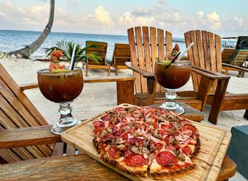 belize/southern-belize-barrier-reef/bar/moon-bar-adults-only-18