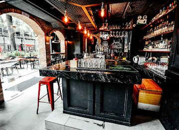 philippines/luzon/bar/moonshine-p-u-b-x-public-urban-bar