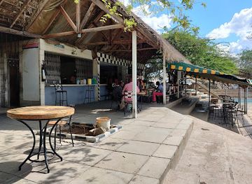 kenya/lake-magadi/bar/swimming-pool-bar-restaurant