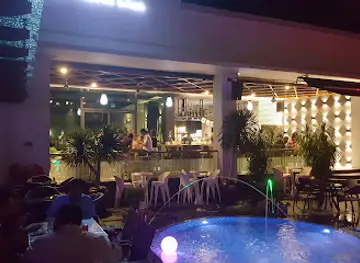 Six Sky Lounge & Bar